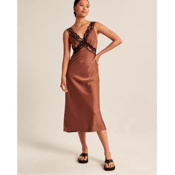 Abercrombie & Fitch Abercrombie Satin Slip Midi Dress in Bronze and Black Lace - Picture 2 of 7